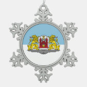 vlag van Riga, Letland Snowflake Pewter Kerstmis o Tin Sneeuwvlok Ornament (Voorkant)