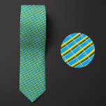 Vlag van Rwanda patroon Stropdas<br><div class="desc">De vlag van Rwanda Pattern Necktie belicht de nationale kleuren van het land van een afstand door middel van een slim schuin ontwerp. Bij nadere beschouwing laat het naadloze herhaalbare patroon van kleine vlaggetjes op een esthetisch aangename manier het nationale vaandel zien.</div>