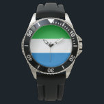 Vlag van Sierra Leone Horloge<br><div class="desc">Dit ontwerp is voorzien van de nationale vlag van Sierra Leone (officieel bekend als de Republiek Sierra Leone en informeel bekend als Salone), een land aan de zuidwestkust van West-Afrika. Sierra Leone ligt door Liberia aan het zuidoosten en Guinee aan het noordoosten. Het land Sierra Leone heeft een tropisch klimaat...</div>