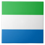 Vlag van Sierra Leone Tegeltje<br><div class="desc">Dit ontwerp is voorzien van de nationale vlag van Sierra Leone (officieel bekend als de Republiek Sierra Leone en informeel bekend als Salone), een land aan de zuidwestkust van West-Afrika. Sierra Leone ligt door Liberia aan het zuidoosten en Guinee aan het noordoosten. Het land Sierra Leone heeft een tropisch klimaat...</div>