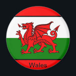 Vlag van Wales Magneet<br><div class="desc">De vlag van Wales (Welsh: Baner Cymru of Y Ddraig Goch, dat "The Red Dragon" betekent) bestaat uit een rode drakenpassant op een groen en wit veld. Zoals met vele heraldische beschuldigingen, is de nauwkeurige vertegenwoordiging van de draak niet gestandaardiseerd en vele teruggegeven bestaan. De vlag omvat de Rode Draak...</div>