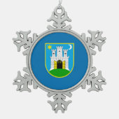 Vlag van Zagreb, Kroatië Snowflake Pewter Kerstmis Tin Sneeuwvlok Ornament (Voorkant)