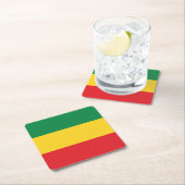 Vlag voor groene, goudkleurige en rode kleuren kartonnen onderzetters (Insitu)