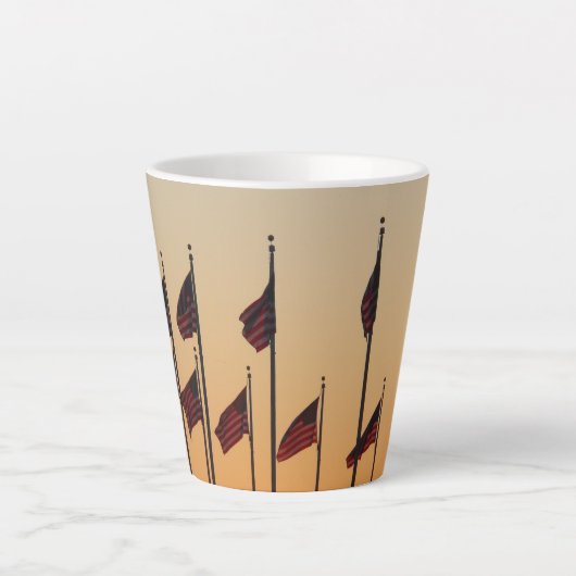 Vlaggen bij Sunset American Patriotic USA Latte Mok (Voorkant)