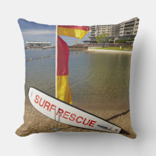 Vlaggen en surf reddingsplank kussen