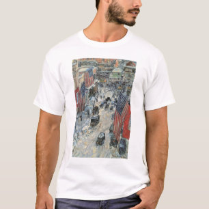 Vlaggen op 57th Street door Frederick Childe Hassa T-shirt