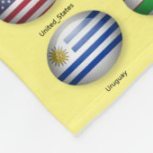 Vlaggen van de wereld op gele achtergrond fleece deken (Hoek)