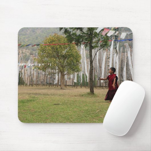 vlaggen van jonge monken en gebedden muismat (Met muis)