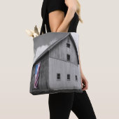Vlaggen van onze boeren - Barn met Amerikaanse vla Tote Bag (Dichtbij)