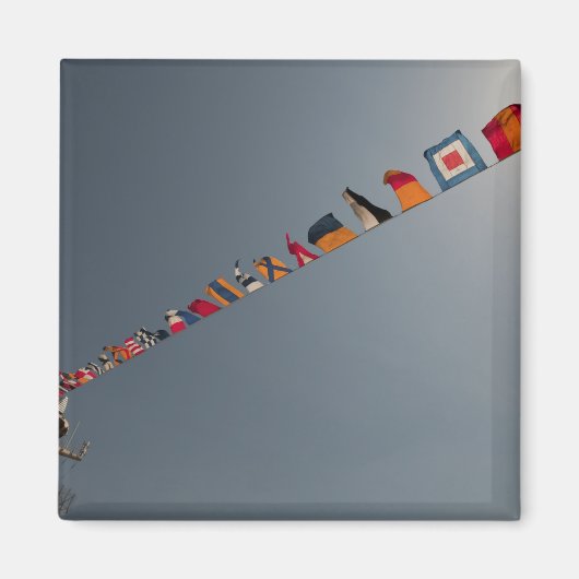 Vlaggen vliegen over het dek van de USS Iwo Jima Magneet (Voorkant)