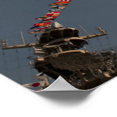 Vlaggen vliegen over het dek van de USS Iwo Jima Poster (Hoek)