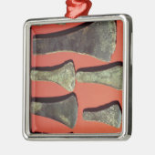 vlakke assen, prehistorisch metalen ornament (Links)