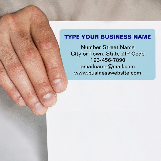 Vlakke tekst zakelijke merk op lichtblauwe verzend etiket