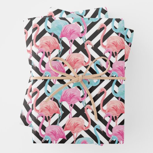 Vlamingoenen op een gebold ontwerppatroon inpakpapier vel (In situ)