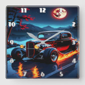 Vlammen en maanlicht dansen over een klassieke het vierkante klok (Voorkant)