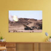 Vlammen en rook komen uit de muilmond. canvas afdruk (Insitu (Woonkamer))