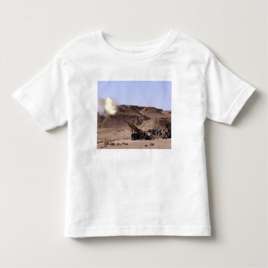 Vlammen en rook komen uit de muilmond. kinder shirts (Voorkant)