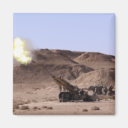 Vlammen en rook komen uit de muilmond. magneet (Voorkant)