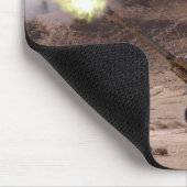 Vlammen en rook komen uit de muilmond. muismat (Hoek)