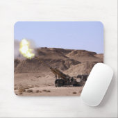 Vlammen en rook komen uit de muilmond. muismat (Met muis)