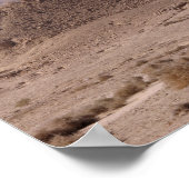 Vlammen en rook komen uit de muilmond. poster (Hoek)