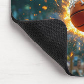 Vlammende basketbal in het net muismat (Hoek)