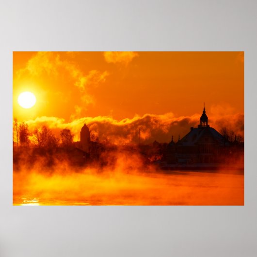 Vlammende ochtendzonsopgang in Helsinki poster (Voorkant)
