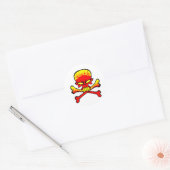 Vlammende schedel en kruisbeenderen ronde sticker (Envelop)