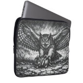 Vleugelige Uil Schildwacht van BurnsInHell Laptop Sleeve (Voorkant Rechts)