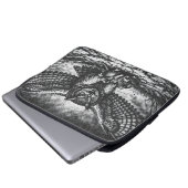 Vleugelige Uil Schildwacht van BurnsInHell Laptop Sleeve (Voorkant onderkant)