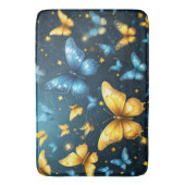 Vleugels van vreugde: Blauwe en gele vliegende vli Badmat (Voorkant Verticaal)