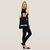 Vlieg gewoon de moderne  typografie luchtvaart tote bag (Op model)