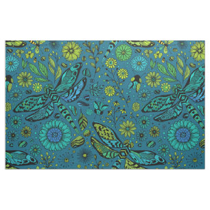 Vlieg, vlieg dragonfly op blauw stof