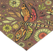 Vliegen, dragonvlieg op kannamonbruin korte tafelloper (Hoek)