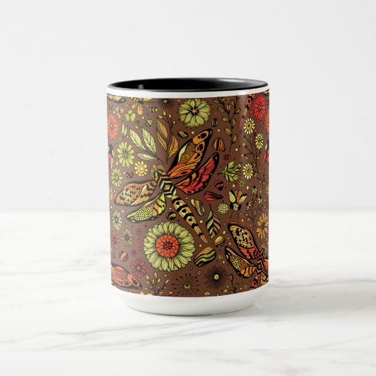 Vliegen, dragonvlieg op kannamonbruin mok (Midden)