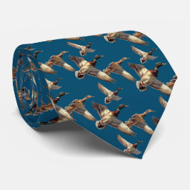 Vliegen Mallard eenden op blauw Stropdas