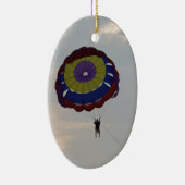 Vliegen met een parasail keramisch ornament (Rechts)