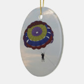 Vliegen met een parasail keramisch ornament (Links)