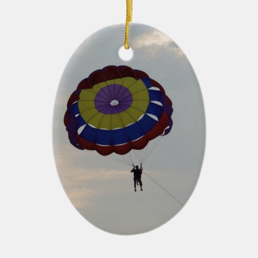 Vliegen met een parasail keramisch ornament (Voorkant)