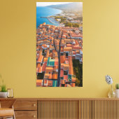 Vliegen over de daken van de stad canvas afdruk (Insitu (Woonkamer))
