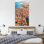 Vliegen over de daken van de stad canvas afdruk (Insitu (Slaapkamer))