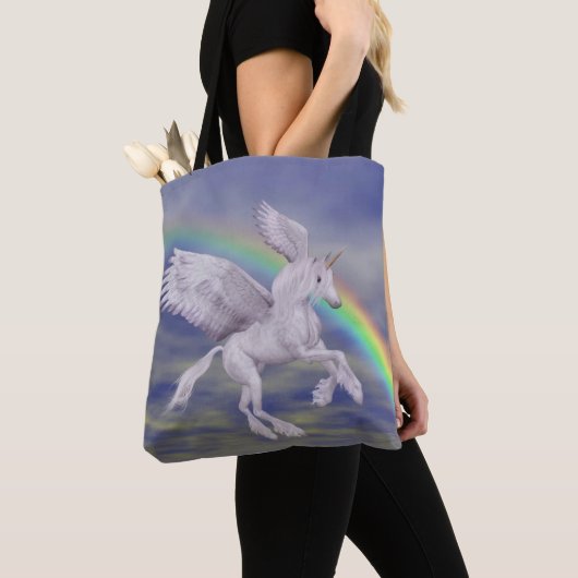 Vliegend Unicorn over regenboogfantasepaard Tote Bag (Dichtbij)
