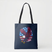 Vliegende adelaar en Amerikaanse vlag Tote Bag (Voorkant)