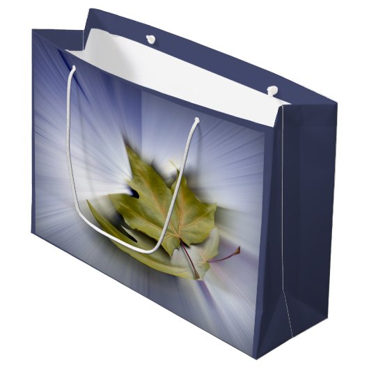 Vliegende esdoornbladeren groot cadeauzakje (Voorkant Gekanteld)