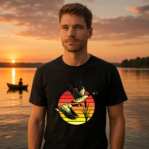 Vliegende ganzen & Retro zonsondergang T-shirt