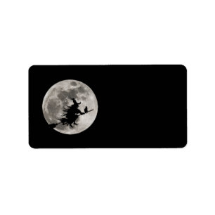 Vliegende heks met een felle maan achter haar etiket