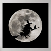 Vliegende heks met een felle maan achter haar poster (Voorkant)