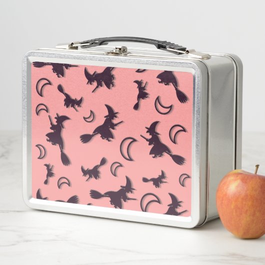 Vliegende heks tussen halve maan bij Halloween nac (In situ)