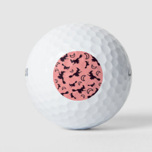 Vliegende heks tussen halve maan bij Halloween nac Golfballen