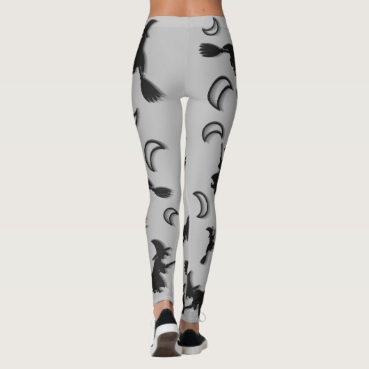 Vliegende heks tussen halve maan bij Halloween nac Leggings (Achterkant)